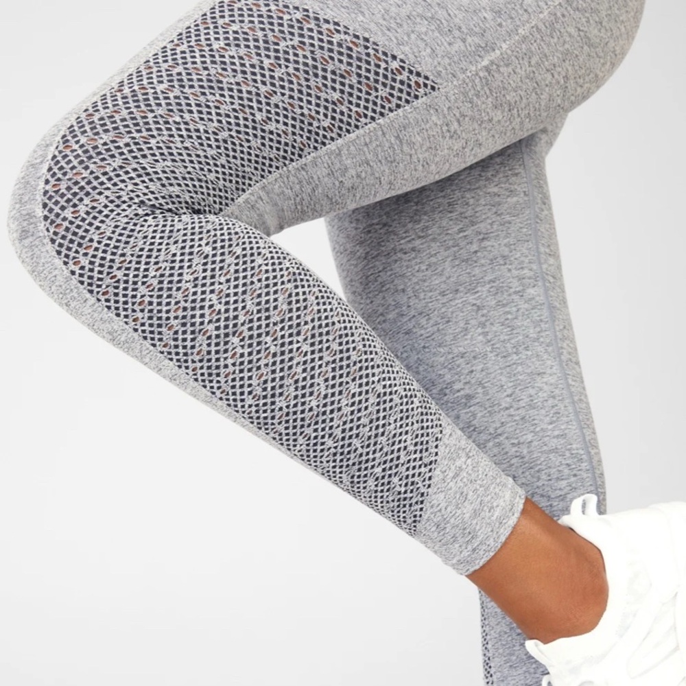 Fabletics high waisted sync legging- gray size small sculpting - Picture 5 of 6